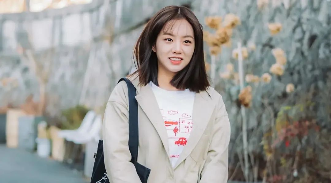 “没见过世面的女孩,一点破事就发朋友圈”